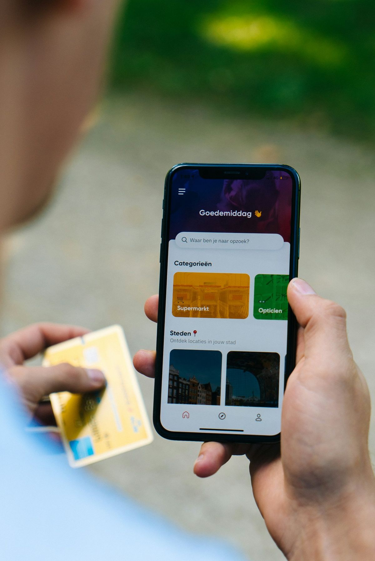 Smarttelefon brukt til betaling og netthandel